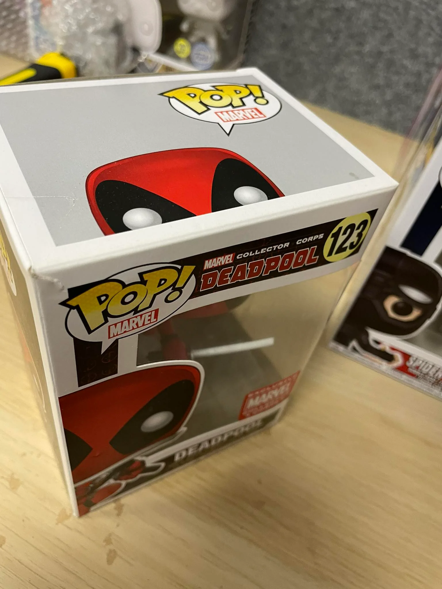 Figurka Deadpool Funko POP Deadpool with Sword 123 Exc ( małe uszkodzenie ) – zdjęcie 3