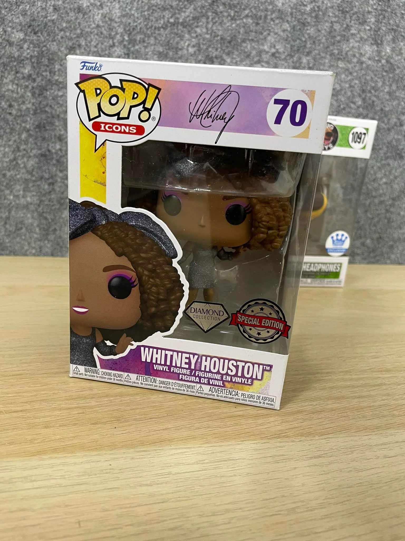 Figurka Funko POP! Whitney Houston (Błąd Druku - Brak Ust) Special Edition #70 – zdjęcie 2