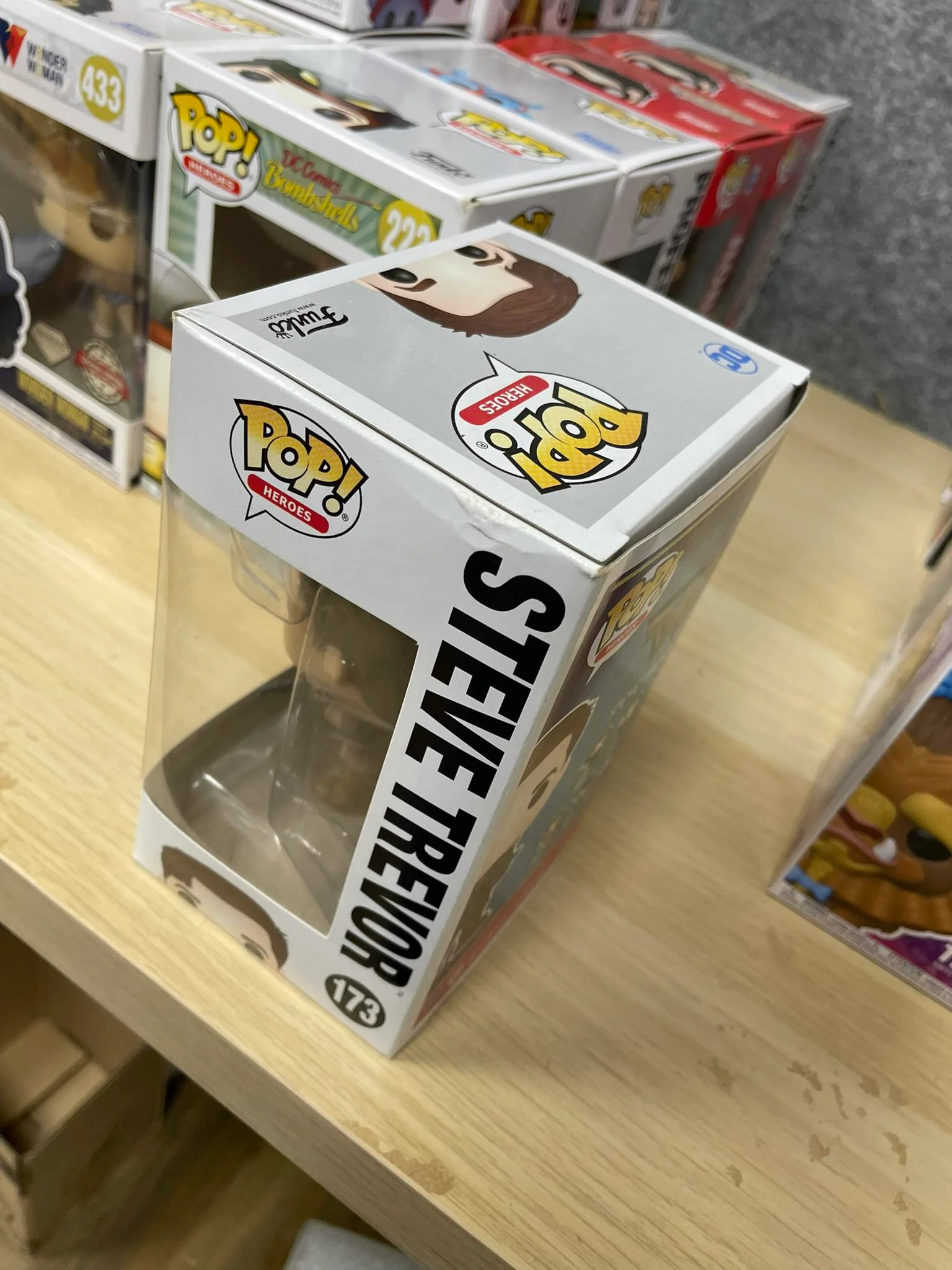 Figurka Funko POP Wonder Woman Steve Trevor 173 *Niewielkie uszkodzenie pudełka* – zdjęcie 4